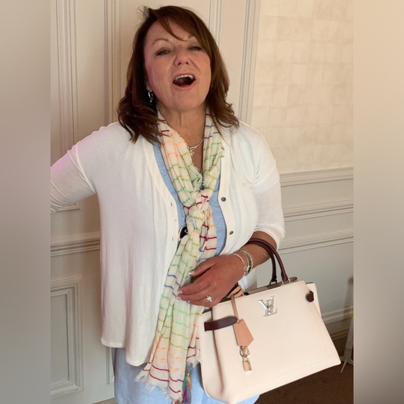 Meet your Posher, Debbie - Picture 1 of 9